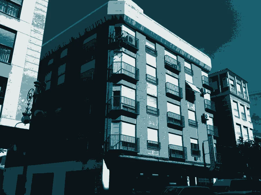 Edificio de viviendas con fachada rehabilitada