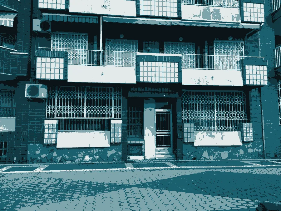 Edificio de viviendas con locales comerciales en planta baja
