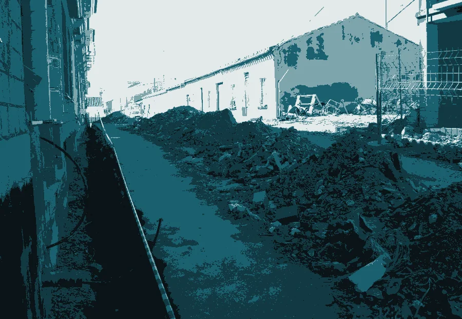Calle de Lorca durante los trabajos de derribo y retirada de escombro